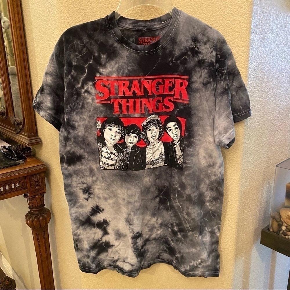 STRANGER THINGS Tie Dye Graphic T-Shirt Size Medium-Unisex